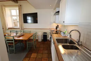 Waterside Cottage, stunning country views, Norwich - Image 5
