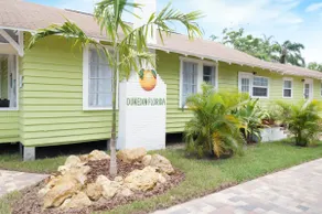 Downtown 1950s Keylime Cottage - Image 4