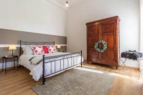 Spacious Apartment with Garden & Air Conditioning - Image 4