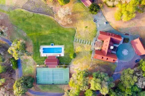 Vineyard Escape: Lakes, Trails & Tennis - Image 5