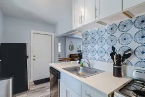 Spacious 1 BR, 2 blocks from Inter-coastal water - Image 4