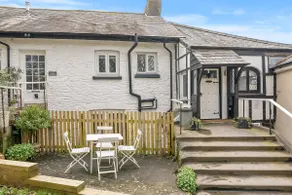 Stylish, converted apple loft, AONB on coast path - Image 3