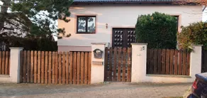 Apartment in family house with nice garden - Image 2