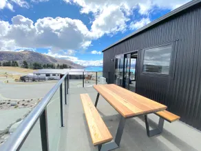 Galaxy Lakeview House - Image 5