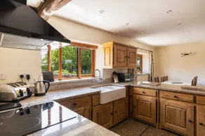 Granary at Oaks Barn Farm, Kadai fire bowl & optional hot tub, country location - Image 3