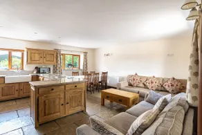 Granary at Oaks Barn Farm, Kadai fire bowl & optional hot tub, country location - Image 2