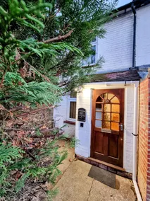 Cute Cottage in Egham Heathrow- 7 Guests 3 bedrooms - Image 3