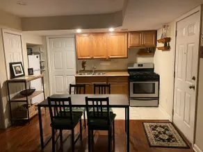 Garage Guesthouse - Image 2