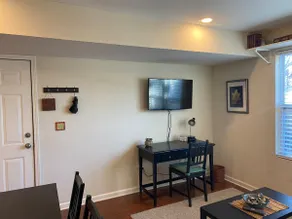 Garage Guesthouse - Image 5