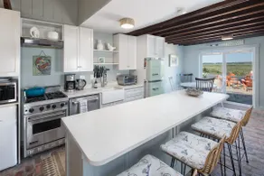 Sunset Bliss- stylishly renovated, 3 min to beach - Image 3