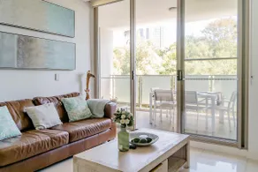 Stunning 3 bed apt in Parramatta|Free parking|Gym| - Image 2
