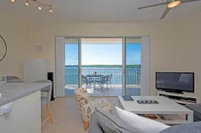 Regardez les dauphins depuis le balcon! Entièrement équipé. Bain à remous et piscine. # 410 - Image 2