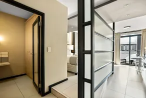 Marvelous Central 1 Bed Vantage Apartment - Image 5