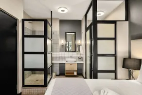 Stylish Rosebank Vantage Family - Image 2