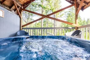 Creekside Hot Tub • Near Leavenworth & Stevens! - Image 3