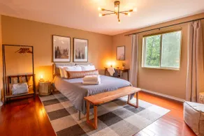 Creekside Hot Tub • Near Leavenworth & Stevens! - Image 4