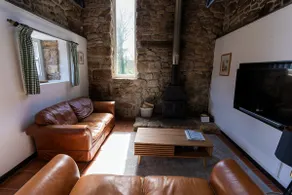 Beautiful Cornish barn in the stunning Lamorna valley with large garden - Image 3