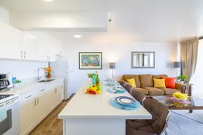 High-rise retreat w/ ocean & mountain views - Image 5