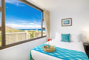 High-rise retreat w/ ocean & mountain views - Image 4
