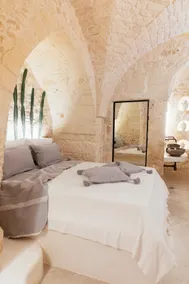 Alesia Luxury Cave - Image 3