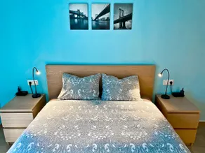 Downtown 2-bedroom apartment with balcony and air conditioning - Image 3