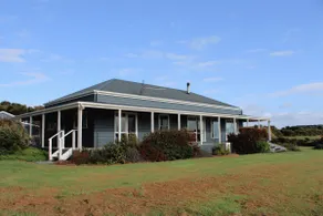 The Yanakie House and Cabins - Wilsons Promontory - Image 3