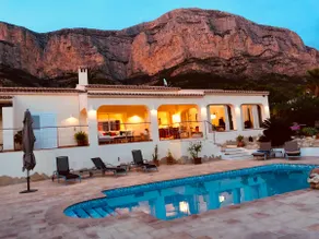 Sunny oasis of calm with private pool in Javea - Image 2