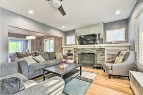 Comfortable Home for Families & Teams,  Sleeps 8,  Easy Access to Downtown - Image 3