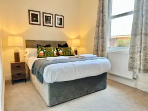Clifford's Reach at Bluebridge Court with Free Parking - Image 3