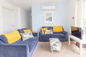 2 Bed Holiday Apartment in Cornwall - Image 5