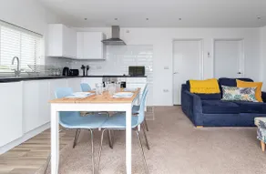 2 Bed Holiday Apartment in Cornwall - Image 4