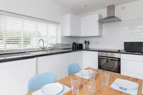 2 Bed Holiday Apartment in Cornwall - Image 2