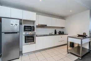 Serene 2-Bed Hideaway on Northbourne Avenue - Image 3