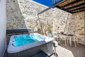 VaSan Suite - Luxury Old Town House with Private Jacuzzi - Image 4