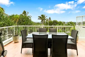 Comfortable & stylish with rooftop spa - Image 3