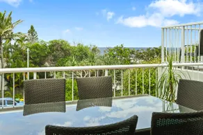 Comfortable & stylish with rooftop spa - Image 4