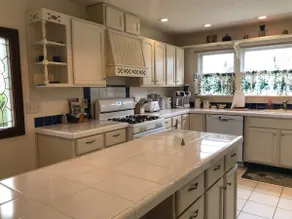 Unique Sunken Living Room • Scenic valley overlook - Image 3