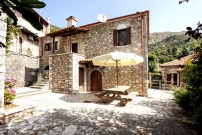 Rustic home in heart of Stemnitsa - Image 2