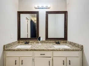 1 story duplex, 2 bedroom/2 bath (3 beds) - Image 3