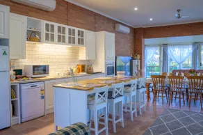 Lynton Park - 5brs, up to 10 guests, pool, tennis. - Image 2