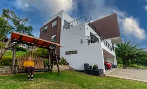 Modern house with a view of the village, Wi-Fi, and Directv. - Image 4