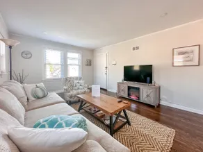 Stylish & Comfy Gem near Downtown~Balcony~Parking - Image 2