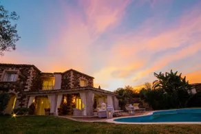 Villa Bougainvillea con piscina e giardino privato a pochi passi dal mare - Image 2