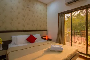 3BR-Autumn- w/Pvt Pool & Nature Trail - Wada - Image 3