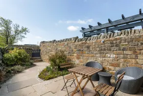 2 bedroom cottage with far reaching views: close to Holmfirth & Peak District - Image 4
