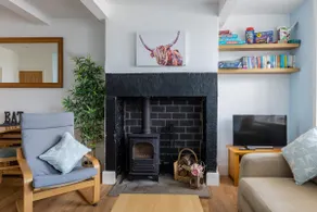 2 bedroom cottage with far reaching views: close to Holmfirth & Peak District - Image 2