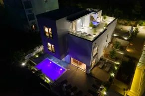 Luxury Villa SunStone top roof hot tub heated pool - Image 5