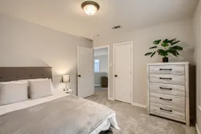 Entire Home in Denton. Spacious Stylish Profession - Image 4