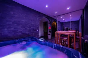 L'AppartOsé, triplex jacuzzi, love room Aix-les-Bains - Image 2