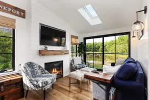 Charming Designer Cottage on Marsh - Image 3